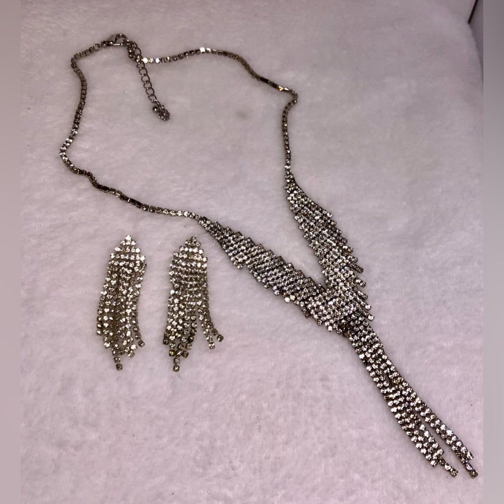 Stunning Chandelier Rhinestone Necklace-Earring Set - Picture 9 of 14